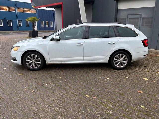 2018 skoda octavia combi personenauto - afbeelding 12 van  28