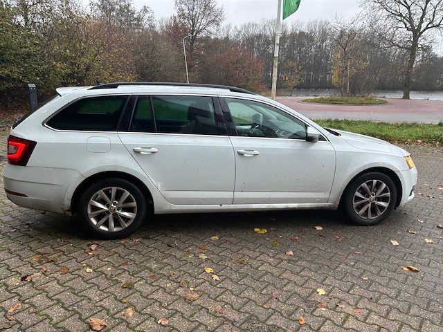 2018 skoda octavia combi personenauto - afbeelding 25 van  28