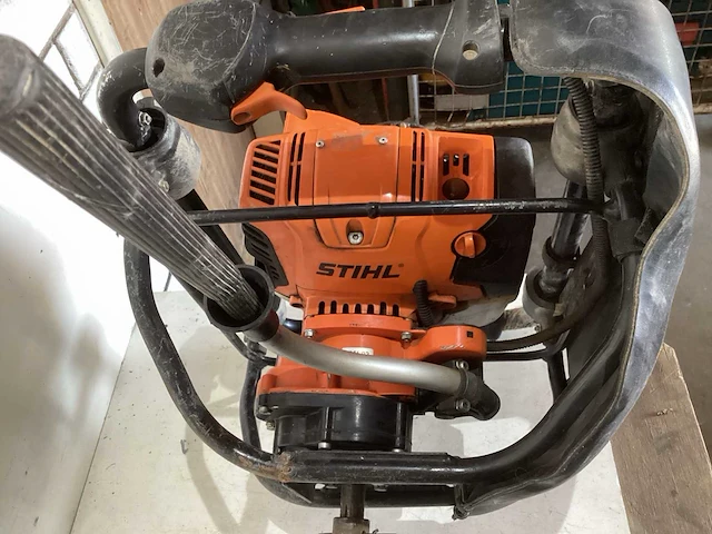 2018 stihl bt 131 grondboor - afbeelding 1 van  1