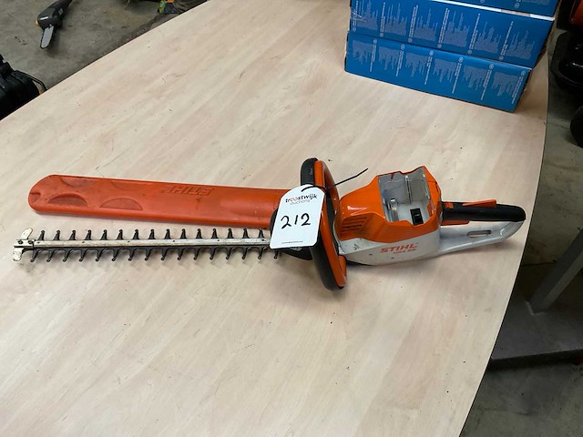 2018 stihl hsa 56 heggenschaar - afbeelding 1 van  4