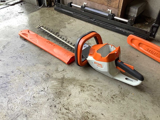 2018 stihl hsa 56 heggenschaar - afbeelding 1 van  3