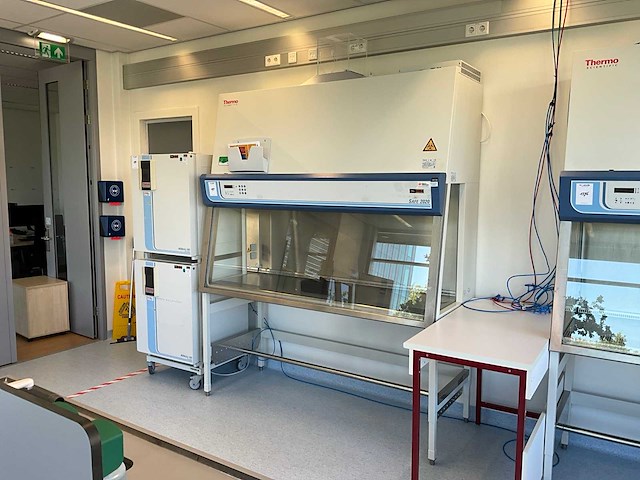 2018 thermo scientific safe 2020 1.8 microbiologische veiligheidskast en12469 - afbeelding 1 van  8