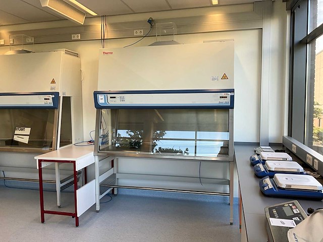 2018 thermo scientific safe 2020 1.8 microbiologische veiligheidskast en12469 - afbeelding 1 van  8