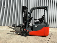 2018 toyota 8fbe16t traigo 16 elektrische vorkheftruck met acculader - afbeelding 2 van  21