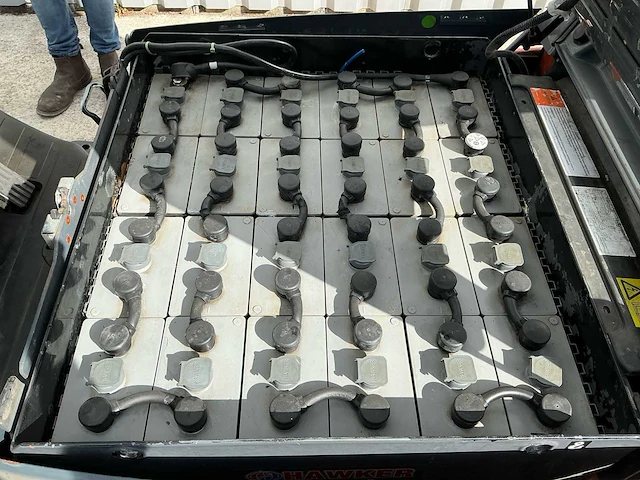 2018 toyota 8fbe16t traigo 16 elektrische vorkheftruck met acculader - afbeelding 10 van  21