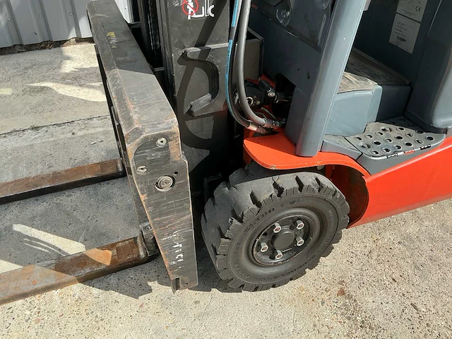 2018 toyota 8fbe16t traigo 16 elektrische vorkheftruck met acculader - afbeelding 4 van  21