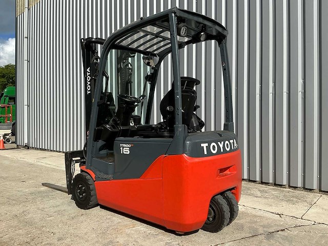 2018 toyota 8fbe16t traigo 16 elektrische vorkheftruck met acculader - afbeelding 15 van  21