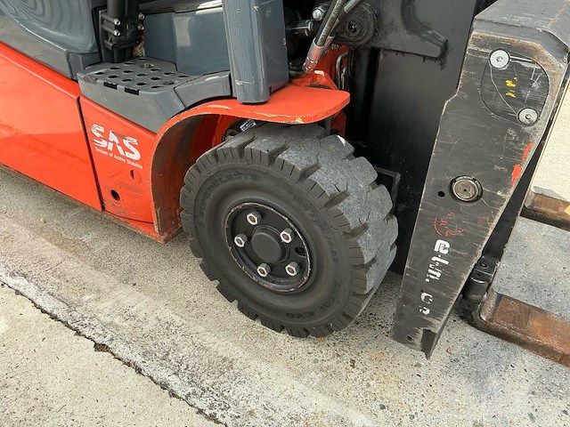 2018 toyota 8fbe16t traigo 16 elektrische vorkheftruck met acculader - afbeelding 19 van  21