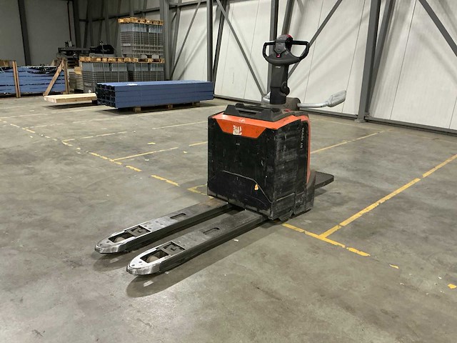 2018 toyota lpe200 elektrische palletwagen met platform - afbeelding 1 van  15