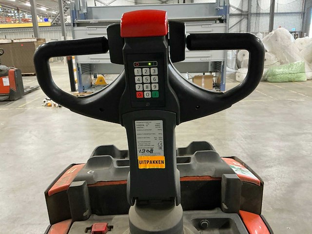 2018 toyota lpe200 elektrische palletwagen met platform - afbeelding 3 van  14