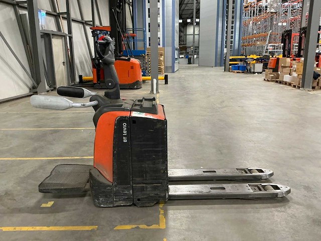 2018 toyota lpe200 elektrische palletwagen met platform - afbeelding 9 van  14