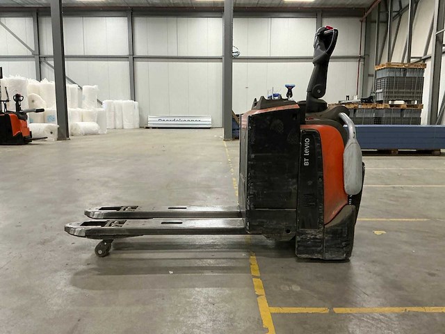 2018 toyota lpe200 elektrische palletwagen met platform - afbeelding 13 van  14