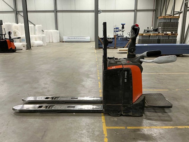 2018 toyota lpe200 elektrische palletwagen met platform - afbeelding 12 van  14