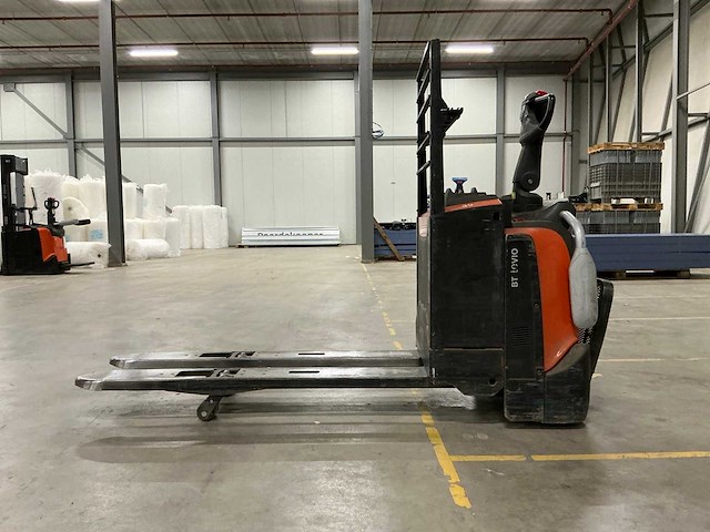 2018 toyota lpe200 elektrische palletwagen met platform - afbeelding 13 van  14