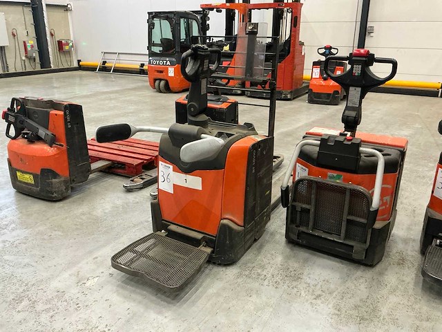 2018 toyota lpe200 meerijpallettruck - afbeelding 1 van  7