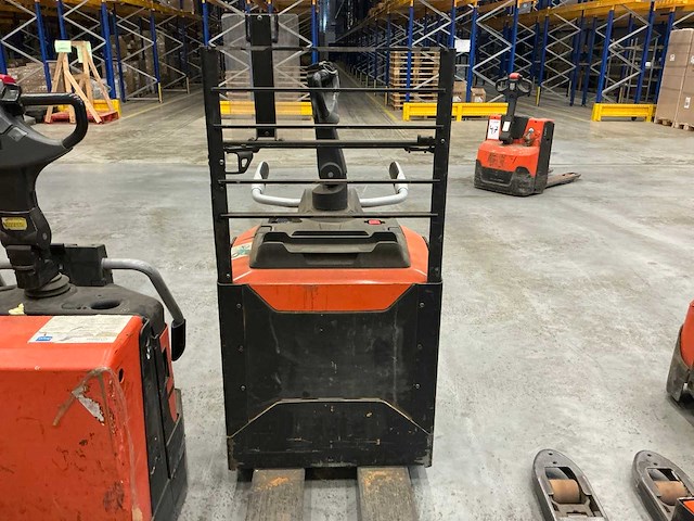 2018 toyota lpe200 meerijpallettruck - afbeelding 4 van  7