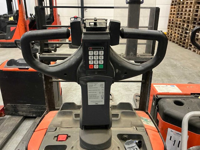 2018 toyota lpe200 meerijpallettruck - afbeelding 6 van  7