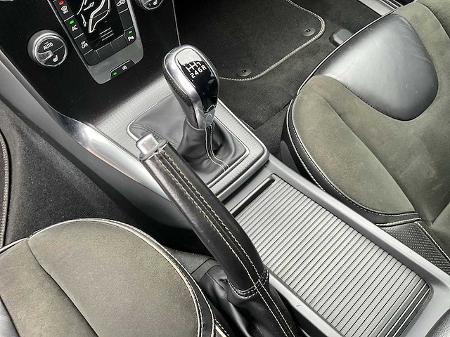 2018 volvo v40 2.0 t4 business sport rijschoolauto - afbeelding 3 van  28