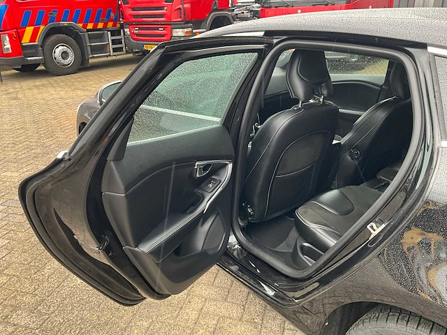 2018 volvo v40 2.0 t4 business sport rijschoolauto - afbeelding 10 van  28
