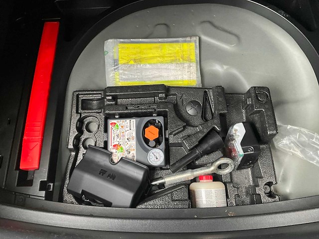 2018 volvo v40 2.0 t4 business sport rijschoolauto - afbeelding 14 van  28