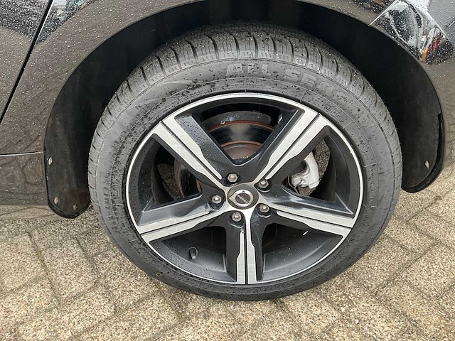2018 volvo v40 2.0 t4 business sport rijschoolauto - afbeelding 15 van  28
