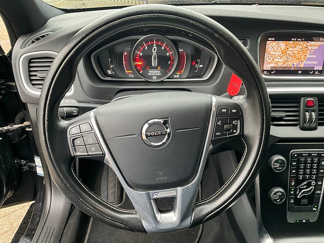 2018 volvo v40 2.0 t4 business sport rijschoolauto - afbeelding 26 van  28