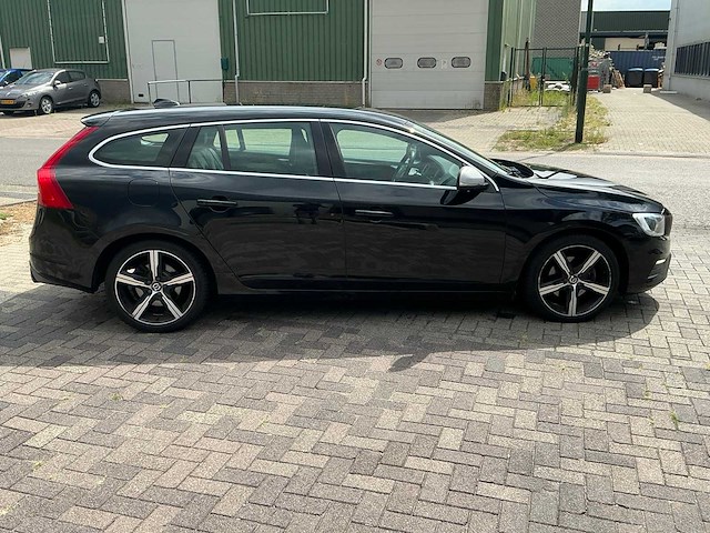 2018 volvo v60 2.0 d4 bus. sport - afbeelding 32 van  36