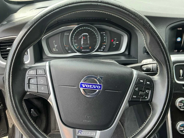 2018 volvo v60 2.0 d4 bus. sport - afbeelding 17 van  36