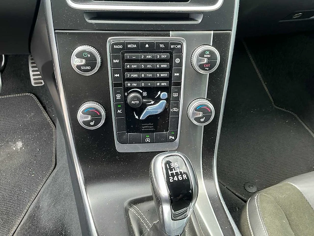 2018 volvo v60 2.0 d4 bus. sport - afbeelding 18 van  36