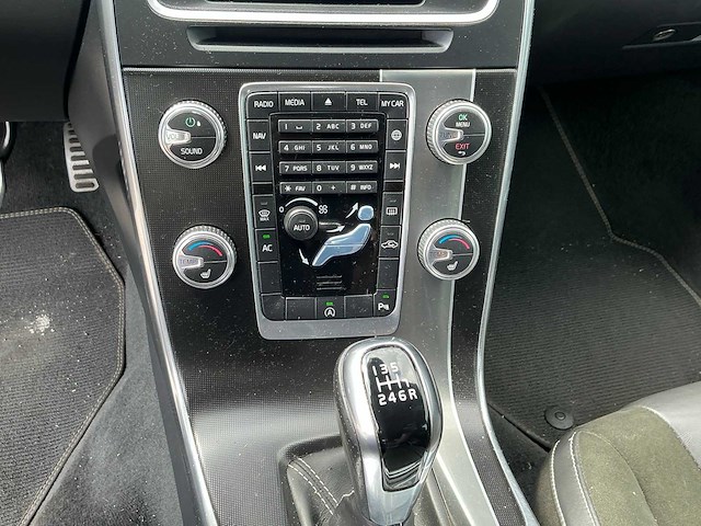 2018 volvo v60 2.0 d4 bus. sport - afbeelding 16 van  19