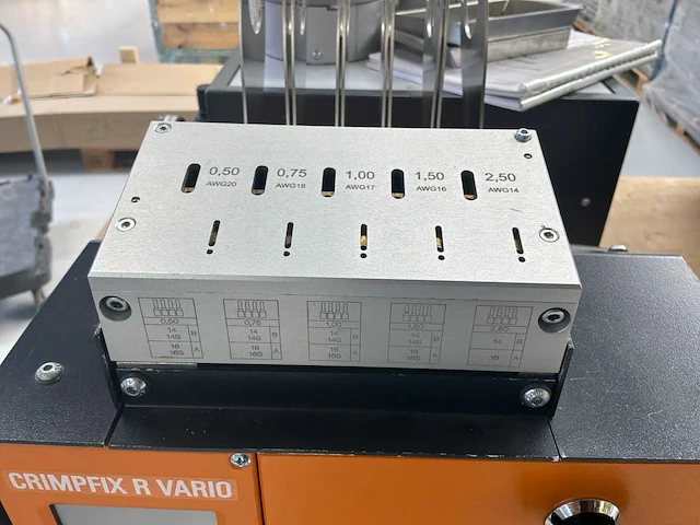 2018 weidmüller crimpfix r vario automatische kabel strip- en krimpmachine - afbeelding 4 van  6
