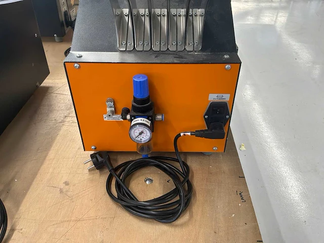 2018 weidmüller crimpfix r vario automatische kabel strip- en krimpmachine - afbeelding 5 van  6