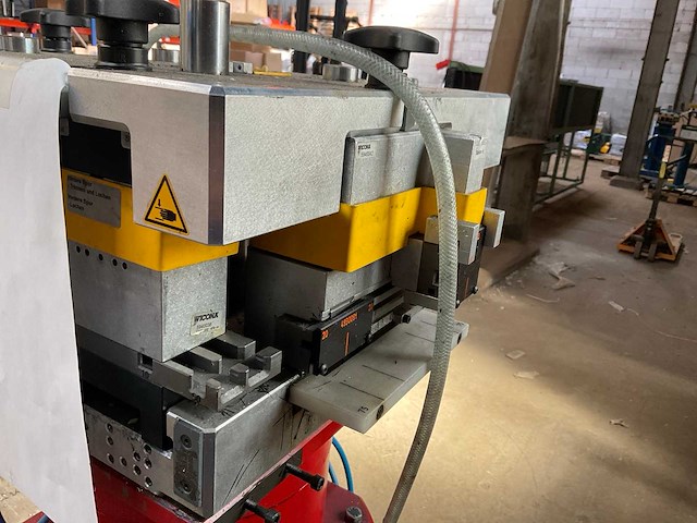 2018 wicona 5040001 pneumatische aluminium profiel ponsmachine - afbeelding 7 van  35