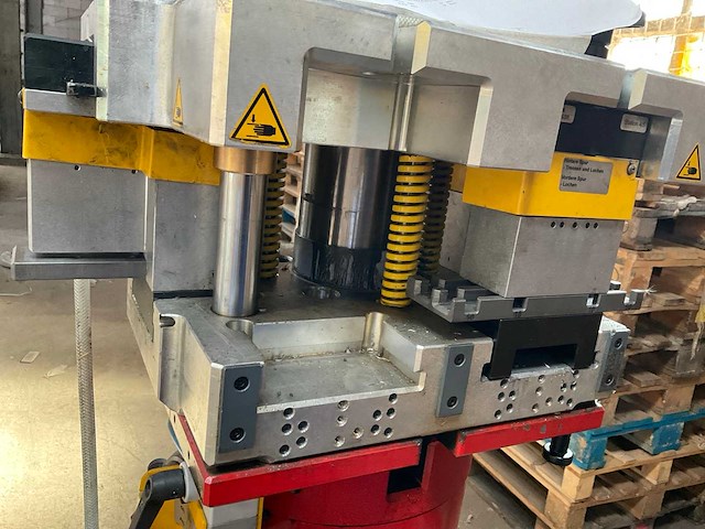 2018 wicona 5040001 pneumatische aluminium profiel ponsmachine - afbeelding 11 van  35