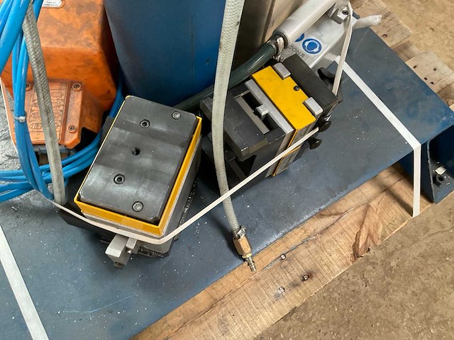 2018 wicona 5040001 pneumatische aluminium profiel ponsmachine - afbeelding 24 van  35