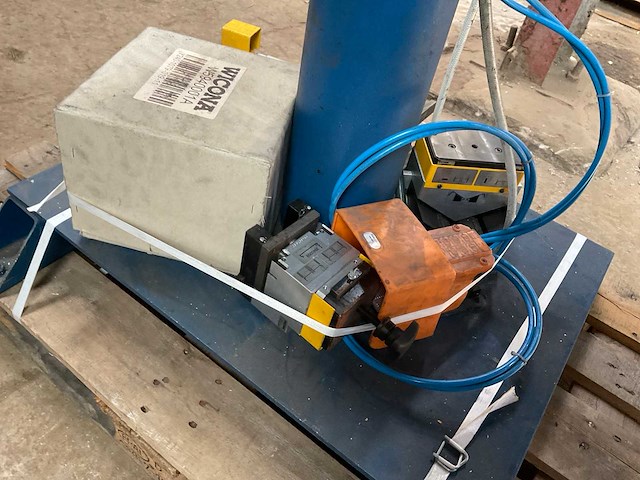 2018 wicona 5040001 pneumatische aluminium profiel ponsmachine - afbeelding 26 van  35