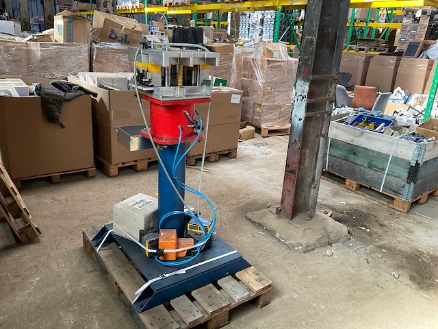 2018 wicona 5040001 pneumatische aluminium profiel ponsmachine - afbeelding 31 van  35