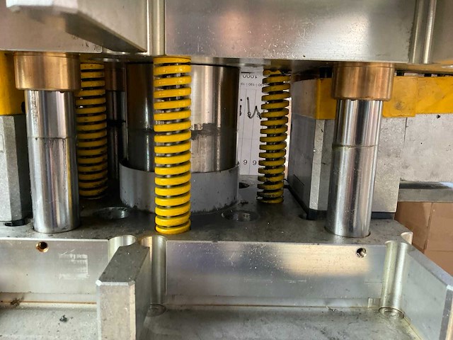 2018 wicona 5040001 pneumatische aluminium profiel ponsmachine - afbeelding 34 van  35