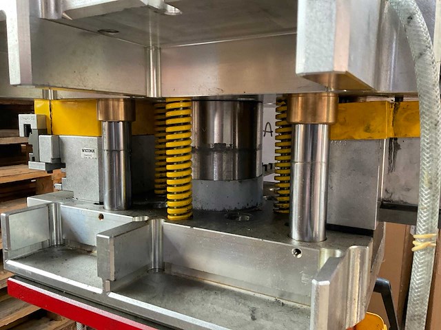 2018 wicona 5040001 pneumatische aluminium profiel ponsmachine - afbeelding 35 van  35