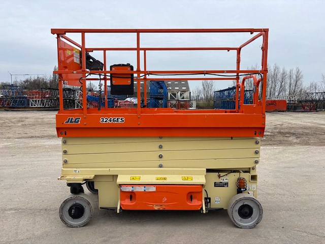 2019 - jlg - 3246 es - schaarhoogwerker 11.68m - 286uur - afbeelding 1 van  7