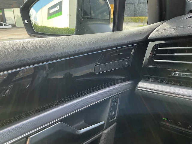 2019 - volkswagen - touareg - 4.0 tdi r-line - car - afbeelding 19 van  28