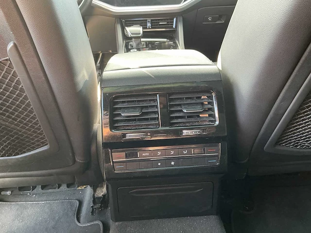 2019 - volkswagen - touareg - 4.0 tdi r-line - car - afbeelding 25 van  28