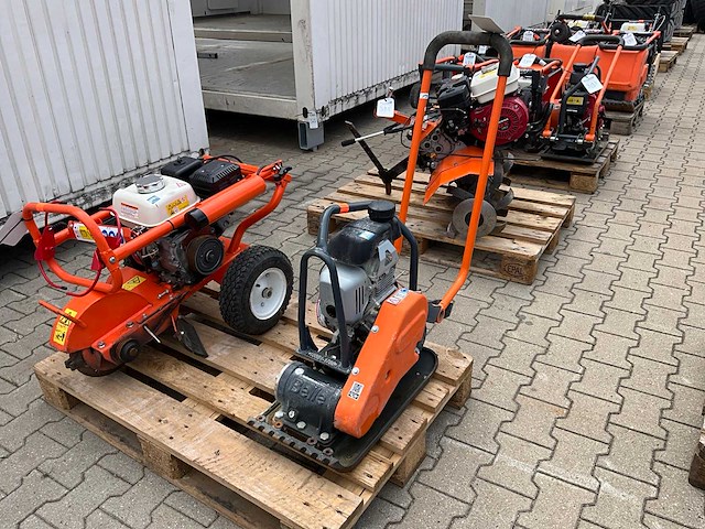2019 altrad / belle lc3228 compacte trilplaat - afbeelding 1 van  9