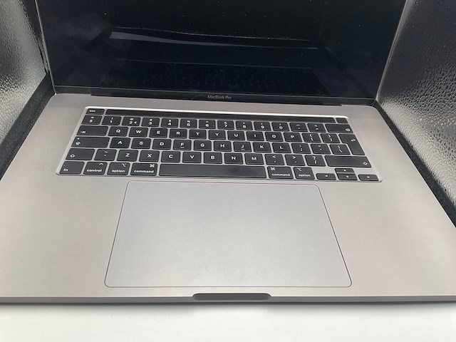2019 apple macbook pro a2141 16 inch laptop - afbeelding 2 van  9