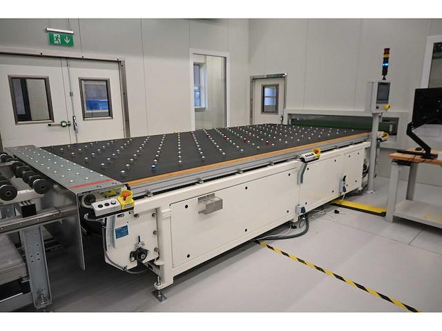 2019 benteler layup glas assembly unit met conveyor en batch conveyor ball roller table for glas loading (c) - afbeelding 5 van  23