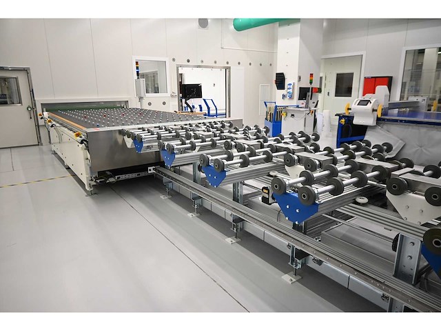 2019 benteler layup glas assembly unit met conveyor en batch conveyor ball roller table for glas loading (c) - afbeelding 16 van  23