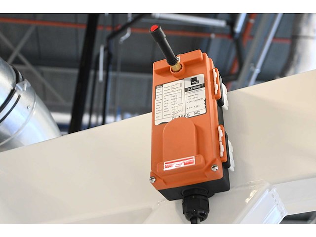 2019 demag / masévon - 4-delige afzuiginstallatie met hijsframe voorzien van 2 x demag dc com 5-500 kg kettingtakels - afbeelding 14 van  16