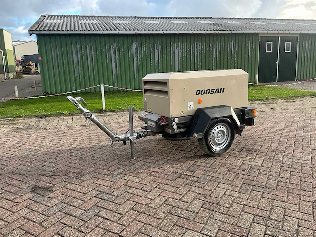 2019 doosan 7/20 luchtcompressor - afbeelding 1 van  12