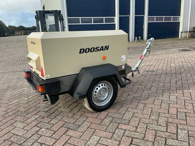 2019 doosan 7/20 luchtcompressor - afbeelding 7 van  12