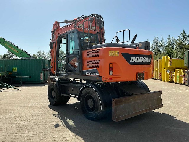 2019 doosan dx170w banden graafmachine - afbeelding 3 van  4